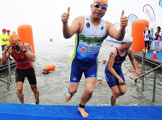 �˶�Ա�ڱ����С�