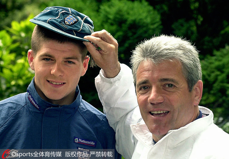 2000�꣬��������ʱ��Ӣ������˧������һ������Ľ����¼���ӭ���Լ���һ��Ӣ�������Ҷӱ�����