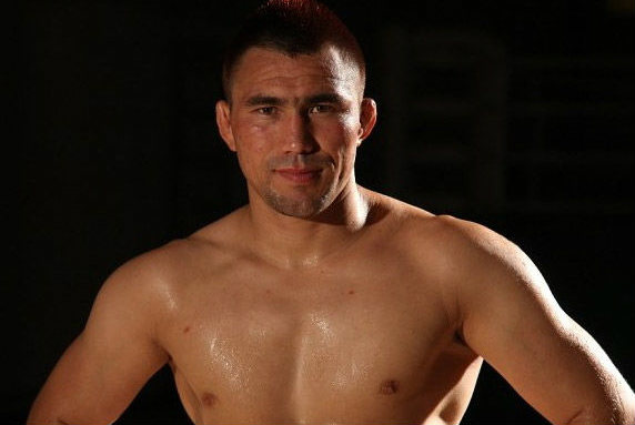 �������а�ӡ��С�磺���٤�� ������������KO��12��15�գ����ؾ��ۺϸ񶷹ھ������ڱ������������粫�����Ĵ��죬������6��KO��¼�����ؾ���־�������ԭ쫷硱��������̨��ս����һ�����Ķ��ֺ��ر������˾�̾���٤Ҳ��ɱ�˼�����ӡ��MMA �ھ�ɳ�����ǡ�������������ϸ�� 