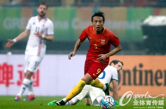 中國隊毛劍卿帶球突破