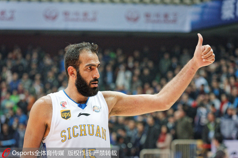哈達迪本場比賽砍下38分22籃板的大號兩雙。
