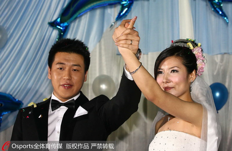 ��ΰ�Ͷ����������й���̳��һ�԰��˹ھ���ϡ�������2004���ŵ���˻�Ϊ�й��������׽𣬲���2008���50��3X20���ơ���ΰ��2008�걱�����˻��ջ�����10������ǹ���ƣ�����Ϊ�й�����������޴��ס�