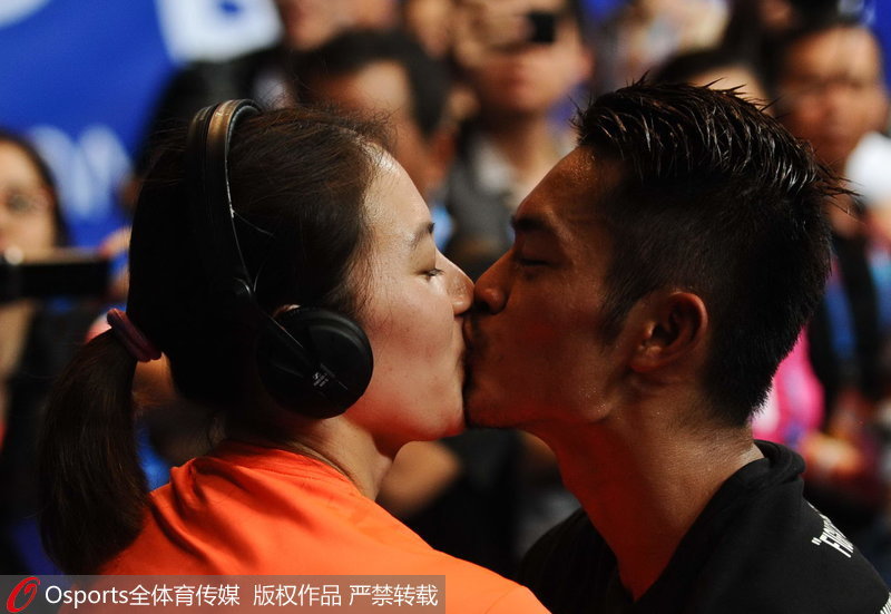 �ֵ���л�ӷ����ֵ���л�ӷ�����̳��֮�����ġ�������¡�������ǰ��ʱ�䣬���˵İ������С��������������·���ֵ���ʱ��ͷ�������ڽ��ڸո�Ϊ�Լ��ĺ��Ӱ��˰����磬�����Ҹ���ܰ��