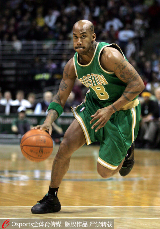 2009��2�µף������ﱻŦԼ���˹����ϣ������벨ʿ�ٿ������˶ӡ��ڿ������˶��������ϳ�ʱ��Խ��Խ�٣����ս���NBA���ġ�