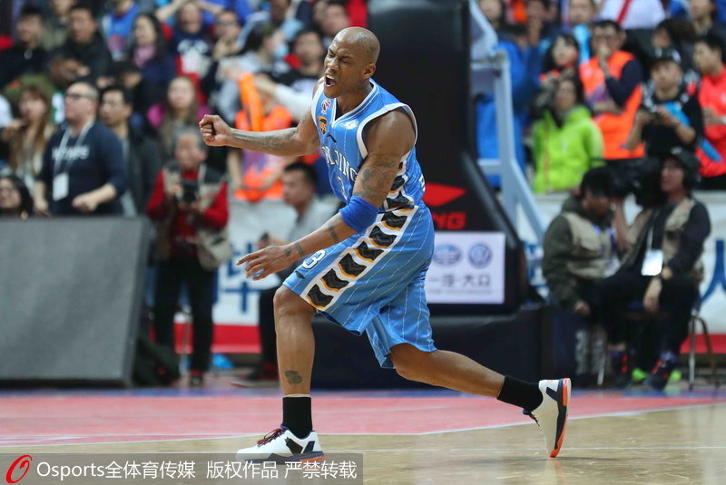 2017��2��20�գ��������ڱ����ɹ����Լ�40������ա����ܱ��������������һ�ִ�ʧ���뼾�������ʸ񣬵�����������Ϻ���FMVP�����֡�����Ĵ�Ͷ��ľ������ֶ����ΪCBA��������ļ��䡣