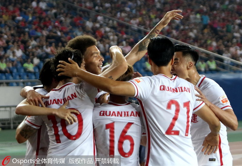 權健眾將慶祝勝利
