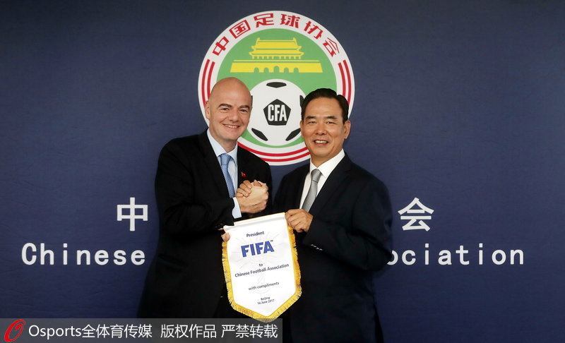 因凡蒂諾與蔡振華合影