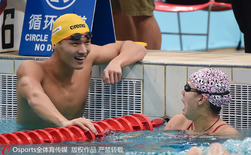 傅園慧現搞怪本色