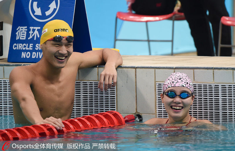 傅園慧和徐嘉余笑得很開心