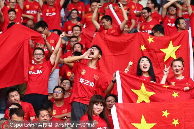 組圖：世預賽卡塔爾vs中國 中國球迷吶喊助威