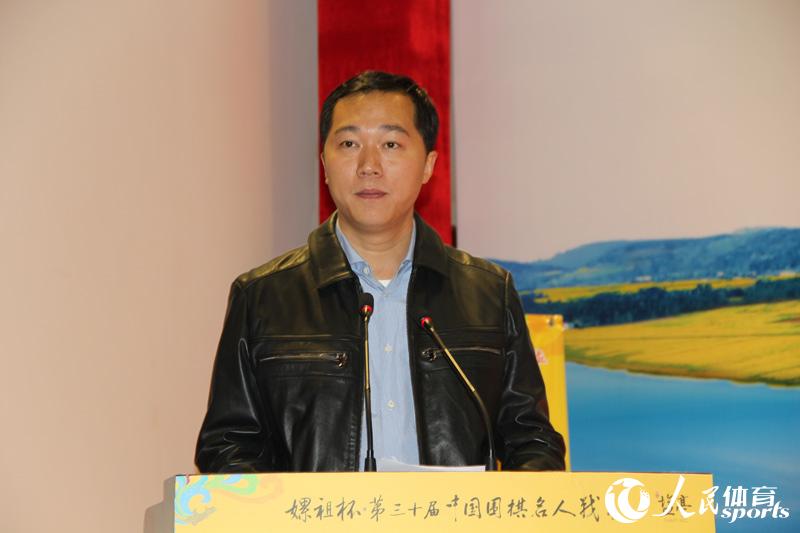 盐亭县委副书记,县长向赟主持颁奖仪式