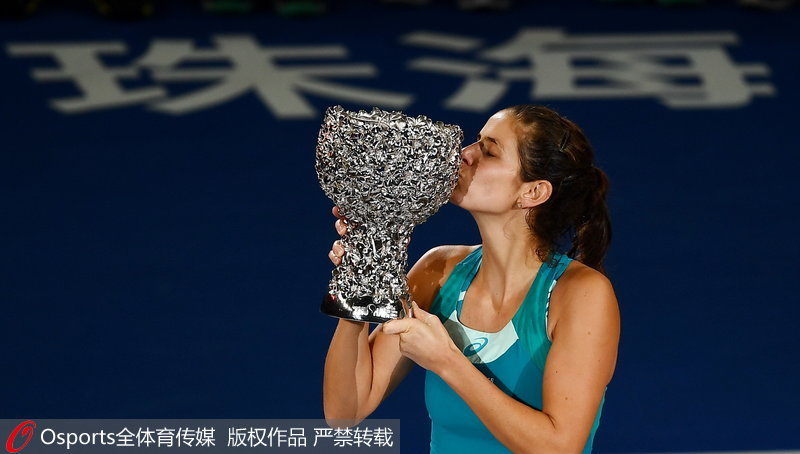 格爾格斯親吻獎杯