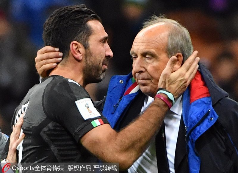 布馮與主帥文圖拉賽后擁抱