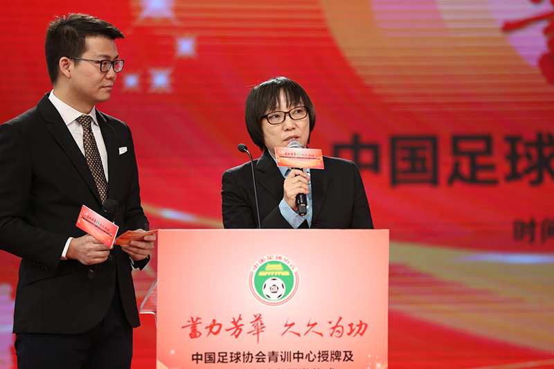 孫雯在現場與主持人互動