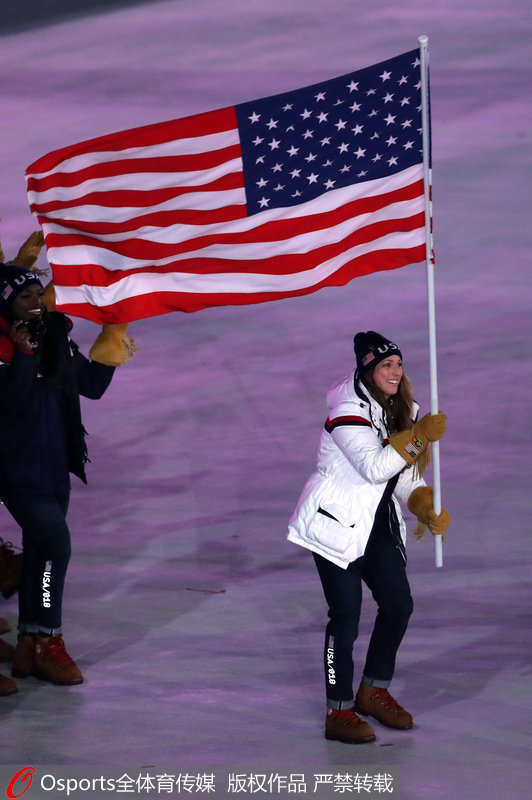 美國代表團入場。