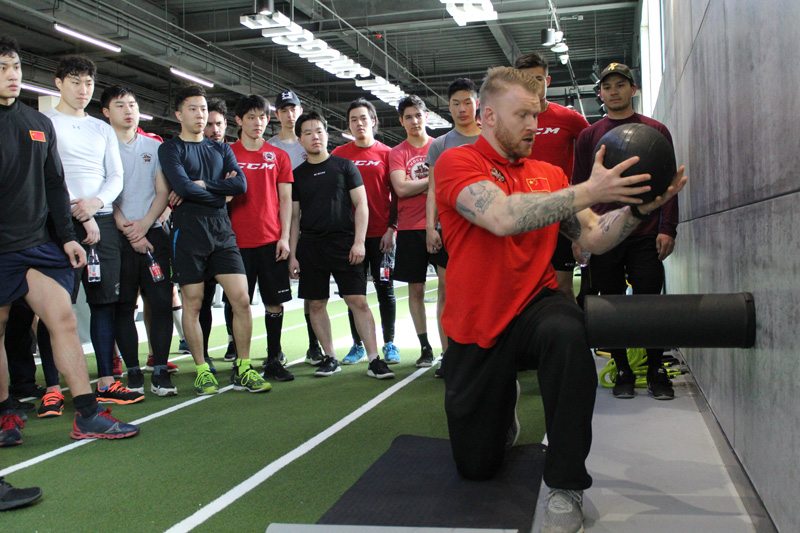 ���غ���ѵ��ӪDay9��������һ�����ݸ���ˮ��