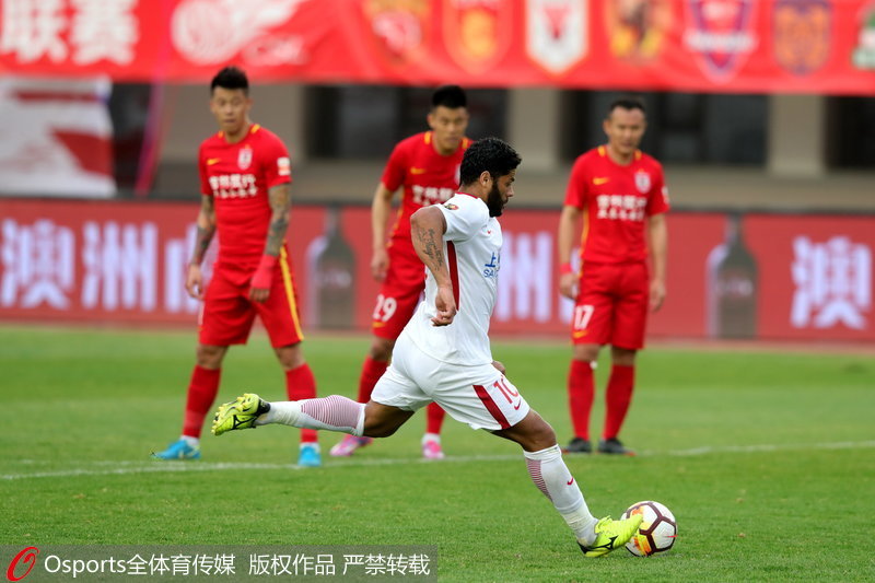 胡爾克踢飛點球