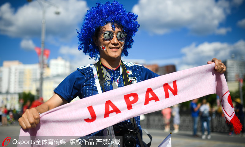 日本球迷准備入場