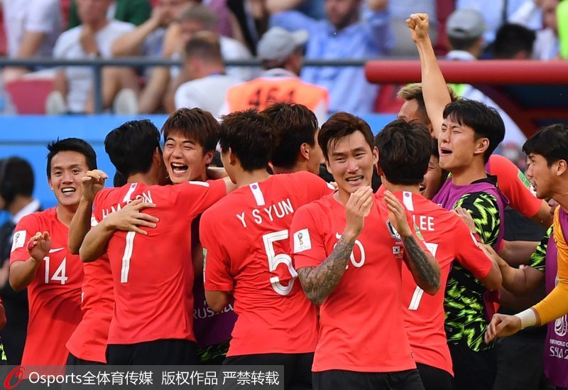 韓國隊慶祝勝利