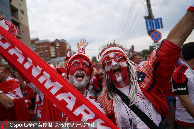 高清：克羅地亞對陣丹麥 球迷熱情十足興奮觀賽