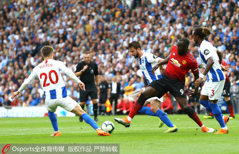 盧卡庫遭遇夾擊