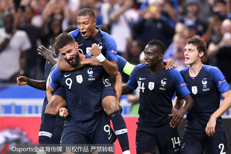 法國隊隊員慶祝進球