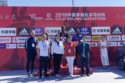 2018年北京馬拉鬆舉行 埃塞俄比亞選手奪男子冠軍9月16日7:30，2018年北京馬拉鬆開跑。最終，埃塞阿比亞選手貢琺以2小時12分12秒奪得男子專業組冠軍，另一名埃塞俄比亞選手圖拉以2小時14分35獲得亞軍，厄立特裡亞的所羅門獲得季軍。 