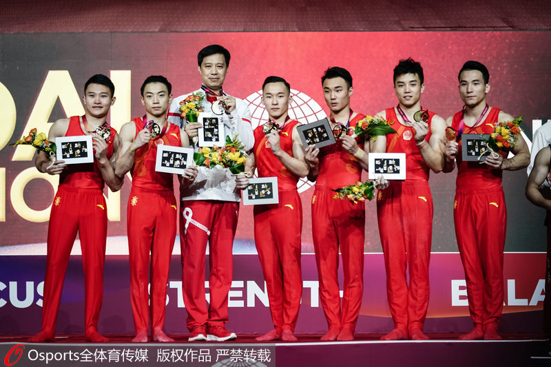 中國男隊登上領獎台