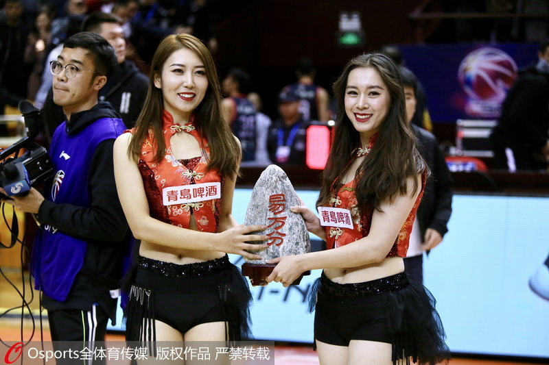 “易萬分”獎杯