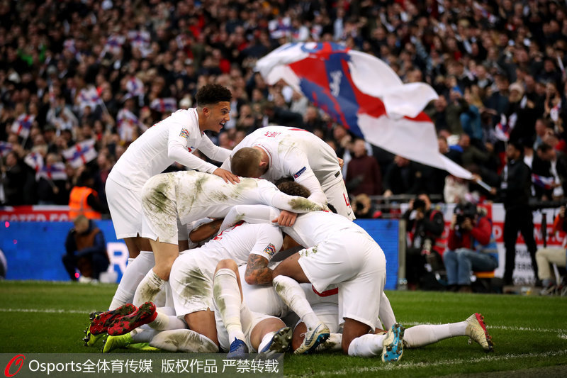 英格蘭隊員慶祝勝利