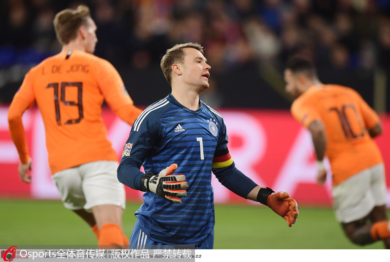 荷蘭隊最后時刻攻破德國球門