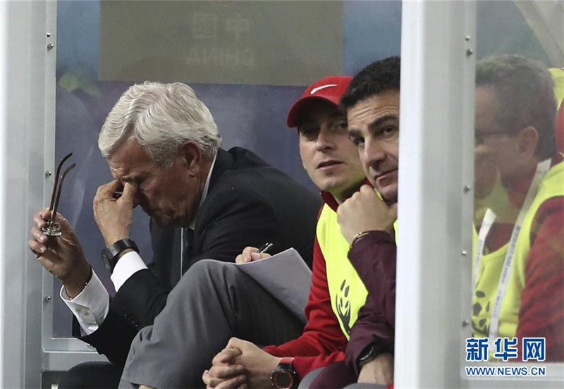 2018年3月22日，中國隊主教練裡皮（左一）在廣西南寧體育中心舉行的2018中國杯國際足球錦標賽對陣威爾士隊失球后。 新華社記者曹燦攝