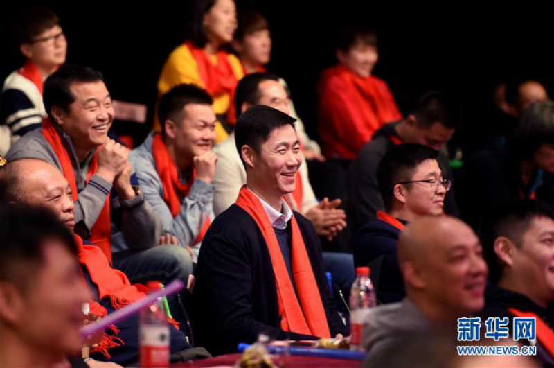 2月2日，中國乒乓球協會副主席王勵勤（中）在晚會上。 當日，中國乒乓球隊2019年迎新春會在北京舉行。 新華社記者賈宇辰攝