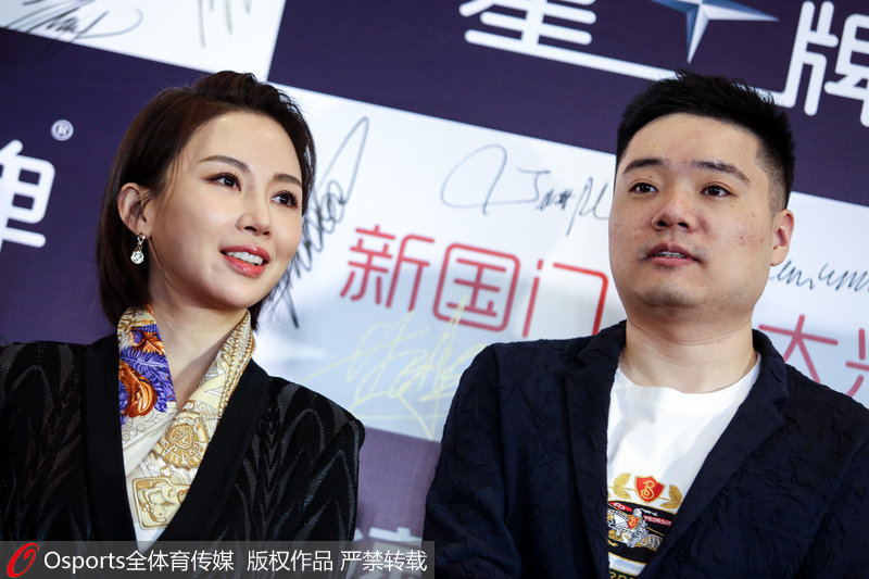 潘曉婷與丁俊暉亮相開幕式