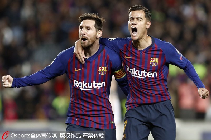 梅西與庫蒂尼奧慶祝進球