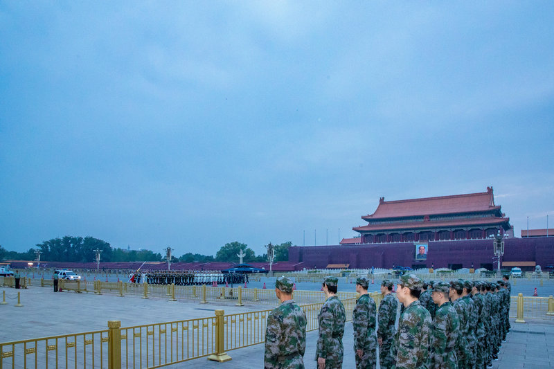 中國男籃集訓隊觀看升旗儀式