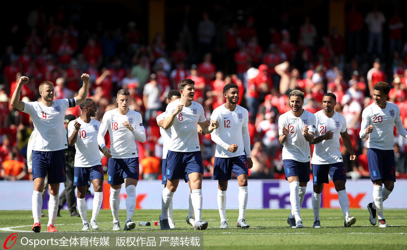 英格蘭隊員慶祝勝利