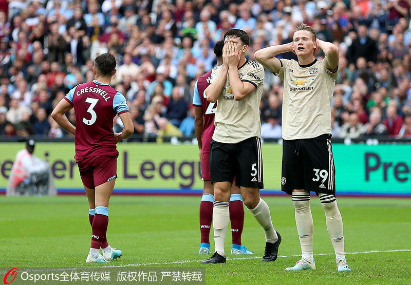 馬奎爾（5號）和麥克托米奈（39號）無顏以對