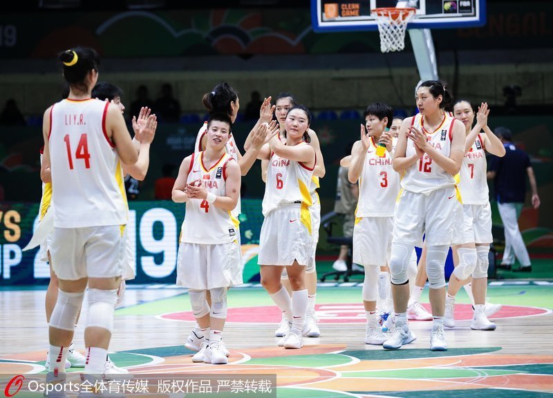 中國隊慶祝勝利