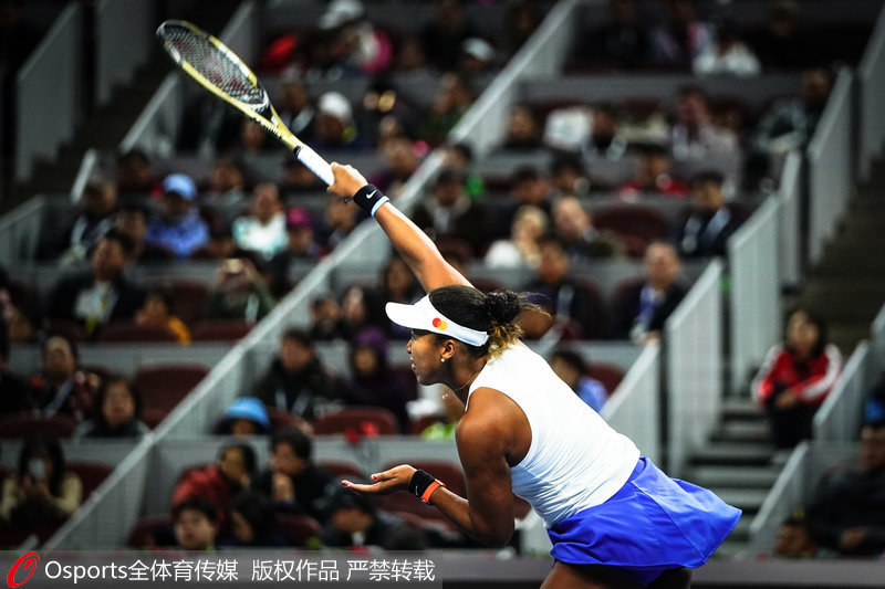 大阪直美發球瞬間