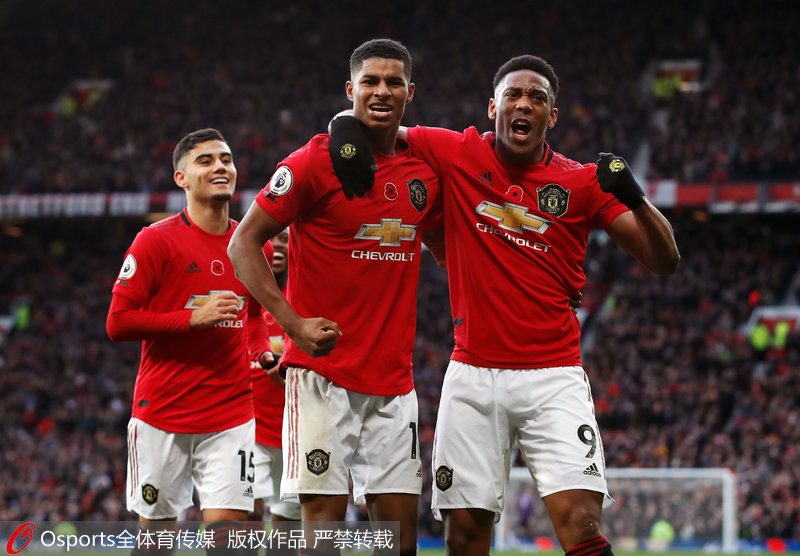 曼聯隊員慶祝進球