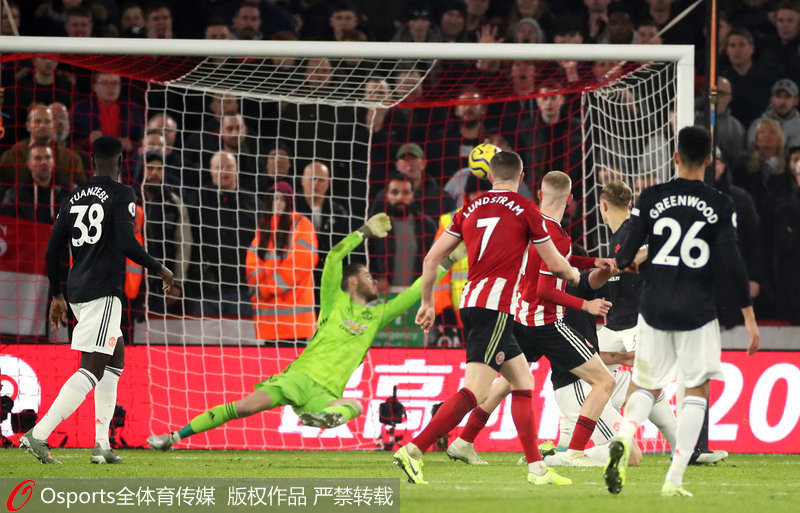 麥克伯尼射門瞬間