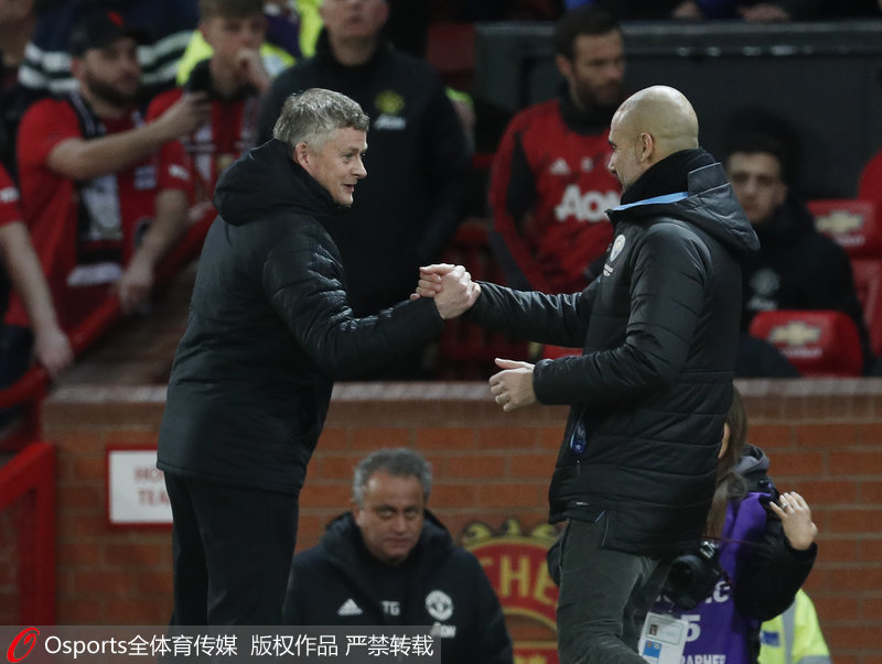 雙方主帥握手致意