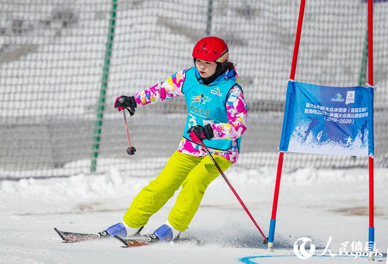 兩項國家級冰雪賽事在湖北五峰舉行 2000名游客樂享冰雪激情【8】