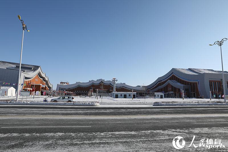內蒙古冰上運動訓練中心將承擔“十四冬”開幕式、閉幕式等活動及全部冰上項目的比賽。（人民網 張志強攝）