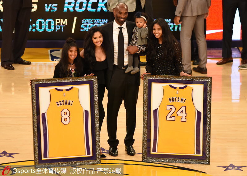 2017年12月19日，NBA常規賽：洛杉磯湖人vs金州勇士 科比球衣退役儀儀式。