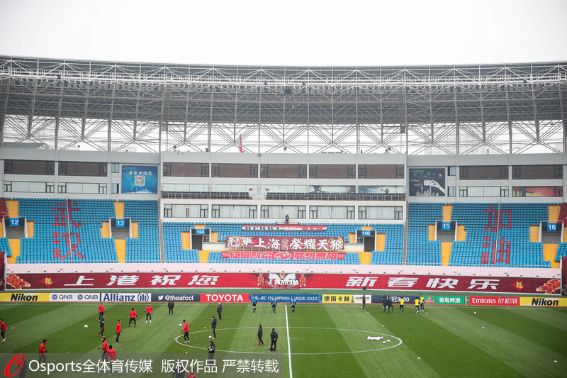 2020年1月28日，2020年亞冠聯賽附加賽，上海上港vs武裡南聯，源深體育中心空場，擺放“武漢加油”字樣，為武漢同胞加油鼓勁。