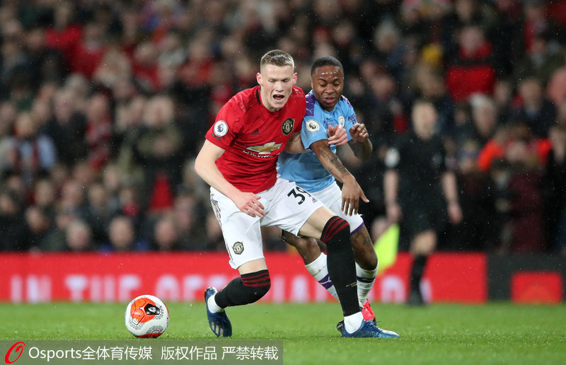 麥克托米奈與斯特林拼搶