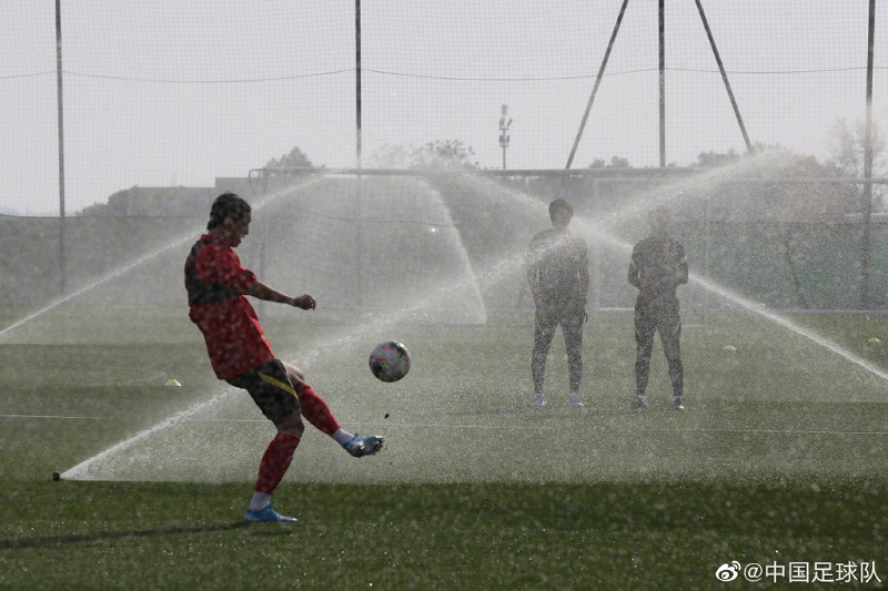 水霧中也很有感覺