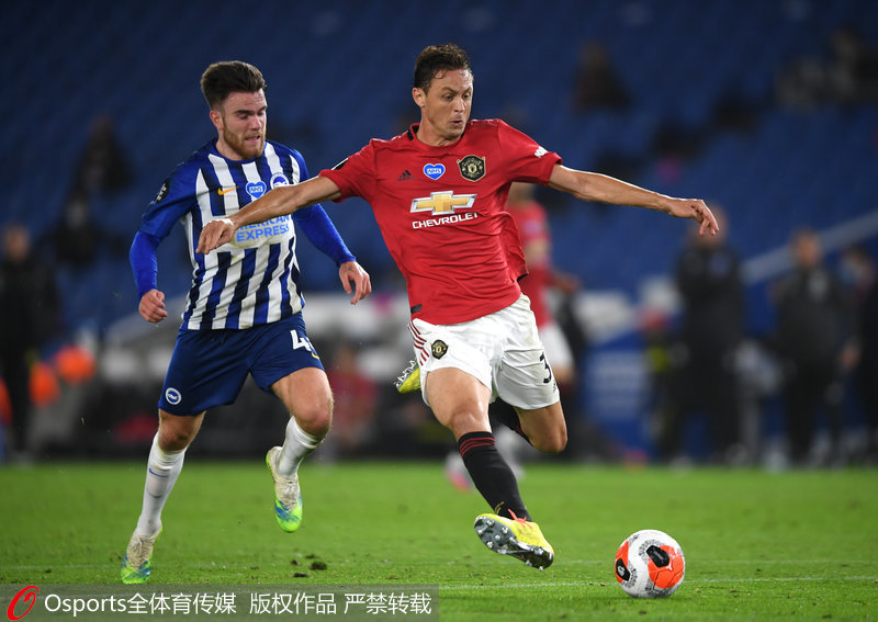 馬蒂奇在比賽中拼搶